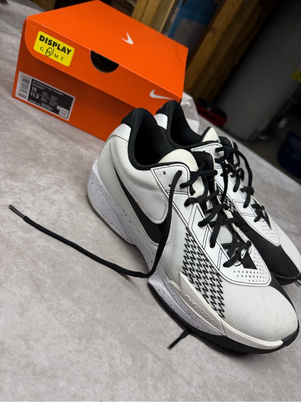 Nike Men's White and Black Athletic Shoes